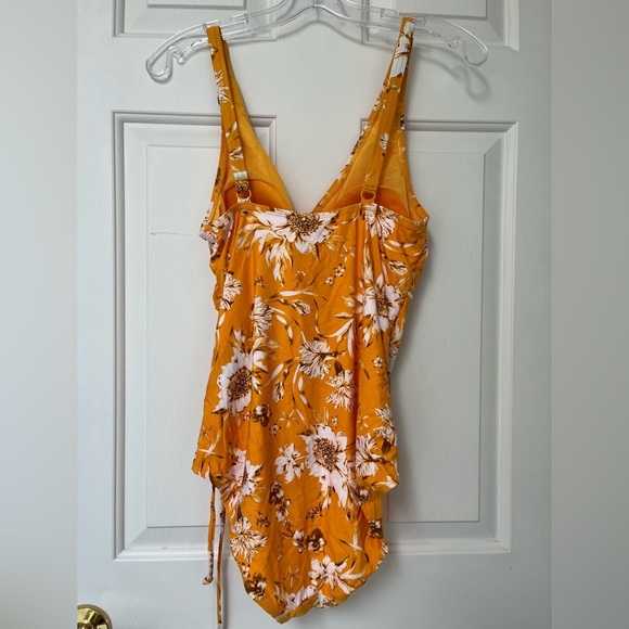 NWT Nip Tuck Swim Yellow Floral One-Piece Swimsuit 8/10 - Picture 7 of 14